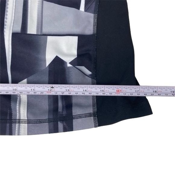 Alo Yoga black tank top and geometric design Woman - Picture 13 of 15